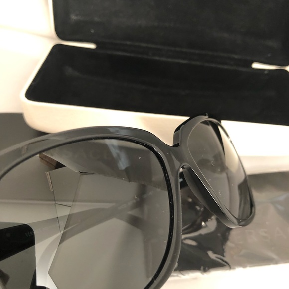 Versace sunglasses 4218B BLACK GB1/87 58MM 15 130 - Picture 8 of 8